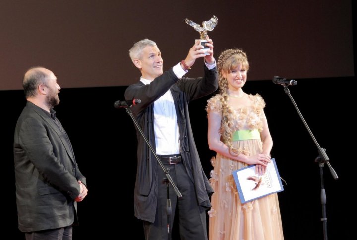 Timur Bekmambetov handing awards to fetival's honored guests. Photo by Danial Okassov©