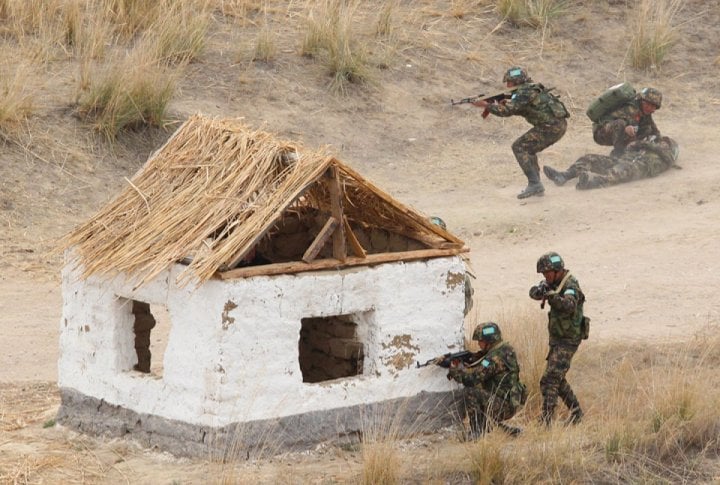 Peace-makers repelling an attack. One officer is wounded. Photo by Yaroslav Radlovskiy©