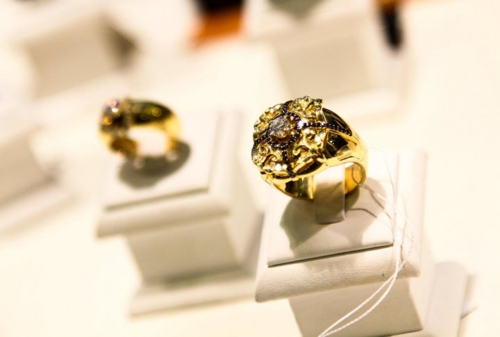 Yellow-black gold ring with diamond. Photo by Danial Okassov©