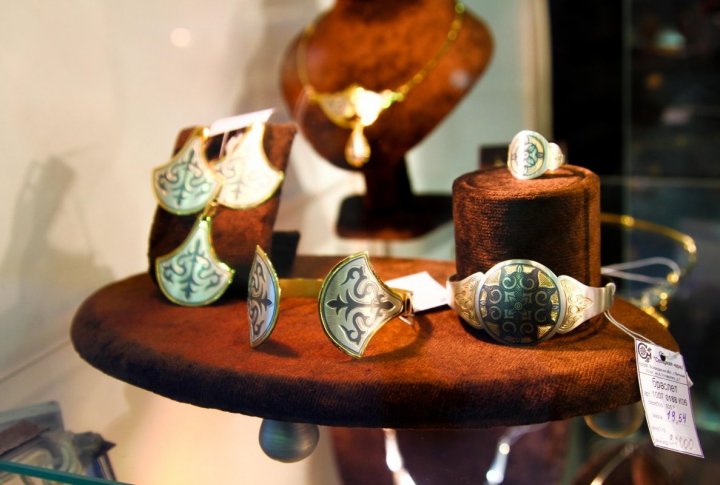 Russian jewellers prepared Kazakh-style jewelry for the exhibition. Photo by Danial Okassov©