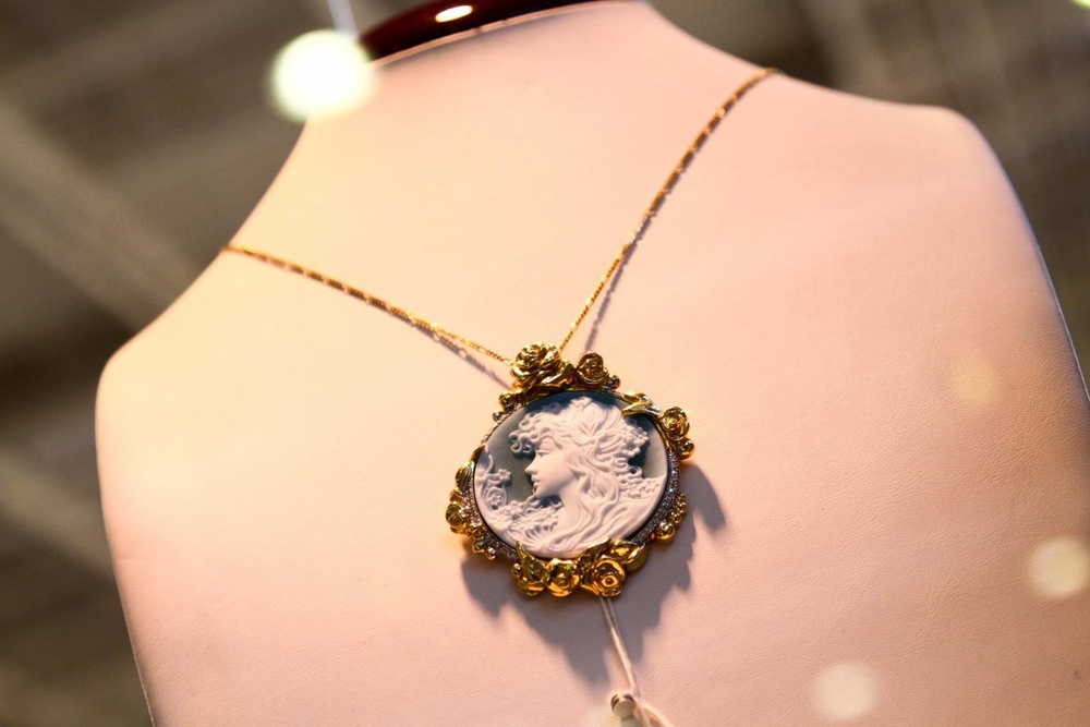 A 14 carat gold cameo with diamonds and chalcedony. Photo by Danial Okassov©