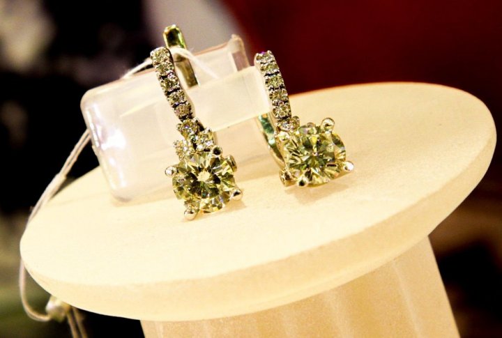 White gold earrings with diamonds. Price: 15.8 million tenge ($105 thousand). Photo by Danial Okassov©