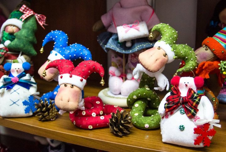 Christmas tree toys - little snakes. Photo by Yaroslav Radlovskiy©