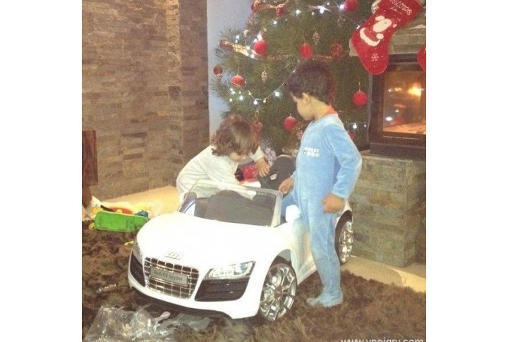 Cristiano Ronaldo Junior received a new car for Christmas 