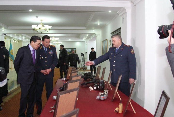 Checking on armament of Kazakhstan Interior Ministry. ©Tengrinews.kz