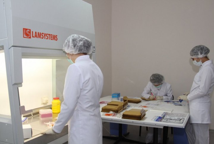 Working process in genomic laboratory. ©Tengrinews.kz