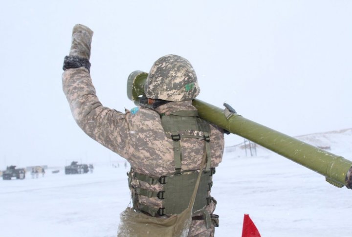 Placing the portable antiaircraft missile launcher on alert. Photo by Marat Abilov©