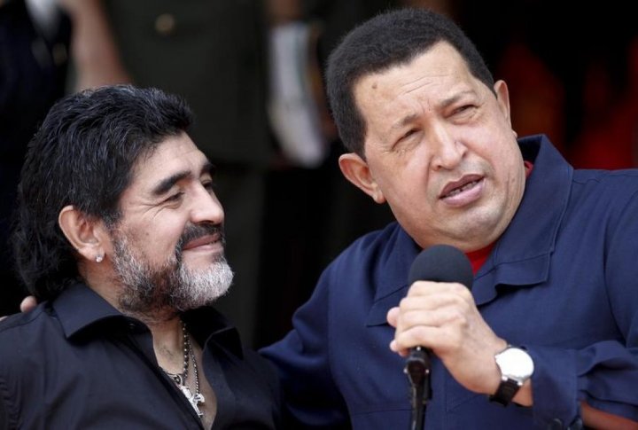 Venezuelan President Hugo Chavez welcomes Argentinean soccer coach Diego Maradona. ©REUTERS/Jorge Silva