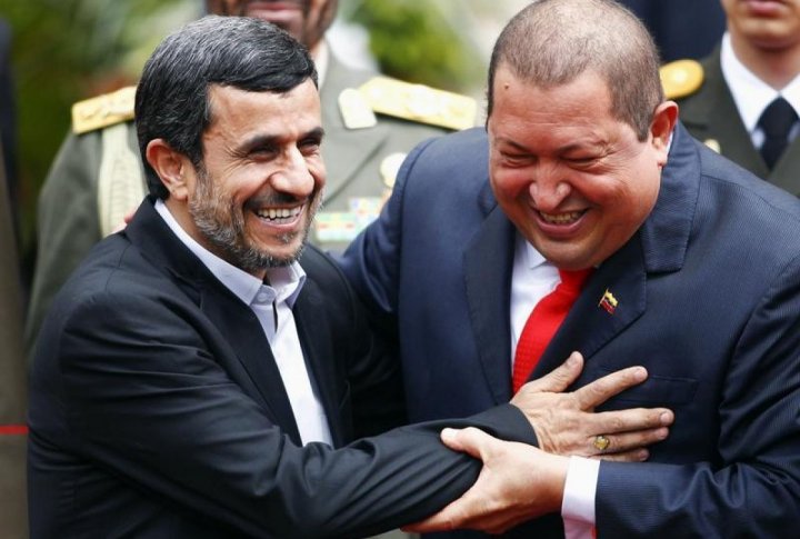 Iranian President Mahmoud Ahmadinejad (L) is welcomed by Venezuelan President Hugo Chavez (R) at Miraflores Palace in Caracas. ©REUTERS/Carlos Garcia Rawlins