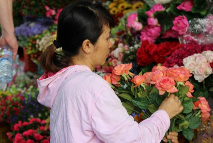 Flower market in Ho Chi Minh City. Photo by Roza Yessenkulova©