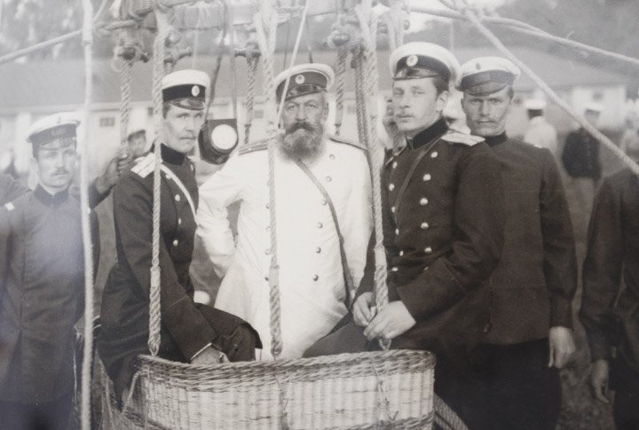 Aerostat before the flight in the Brest Fortress. Beginning of the 20th century