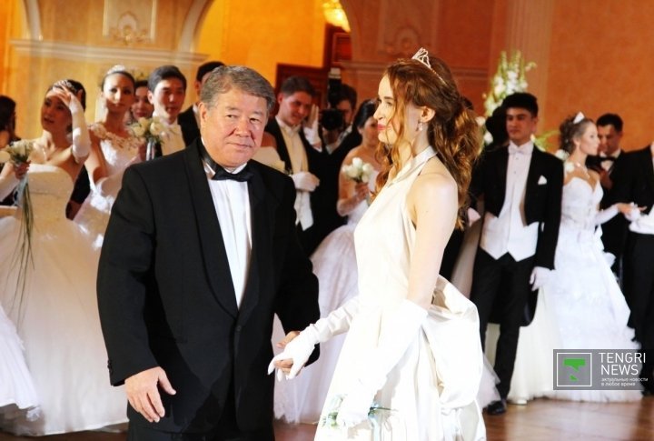 Almaty Akim Akhmetzhan Yessimov and singer Kristina Mezhinskaya opened the ball. Photo by Aizhan Tugelbayeva©