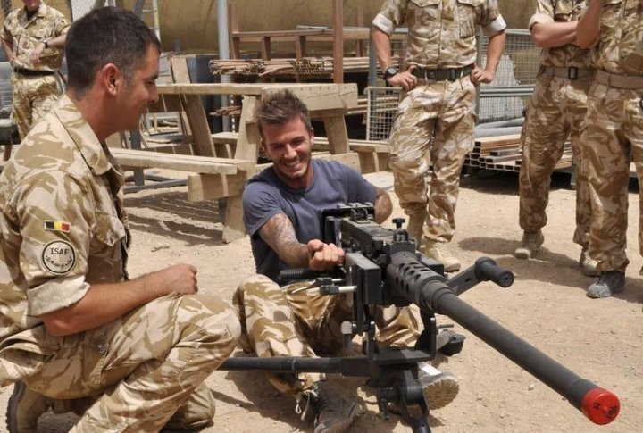 Britain's soccer player David Beckham (C) is seen cocking a Heavy Machine Gun during a visit to Camp Bastion, in Afghanistan. ©REUTERS/Squadron Leader Neville Clayton/MOD/Crown Copyright/Handout