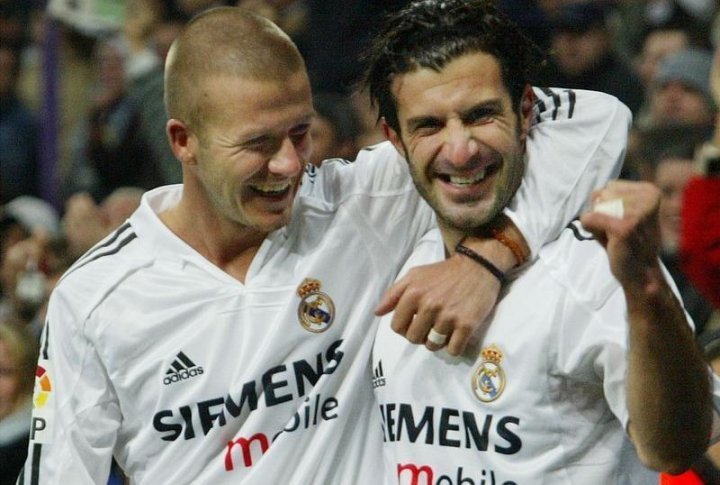 Real Madrid's Luis Figo (R) celebrates with his team mate England's David Beckham after he scored against Levante's. ©REUTERS/Victor Fraile VF/WS