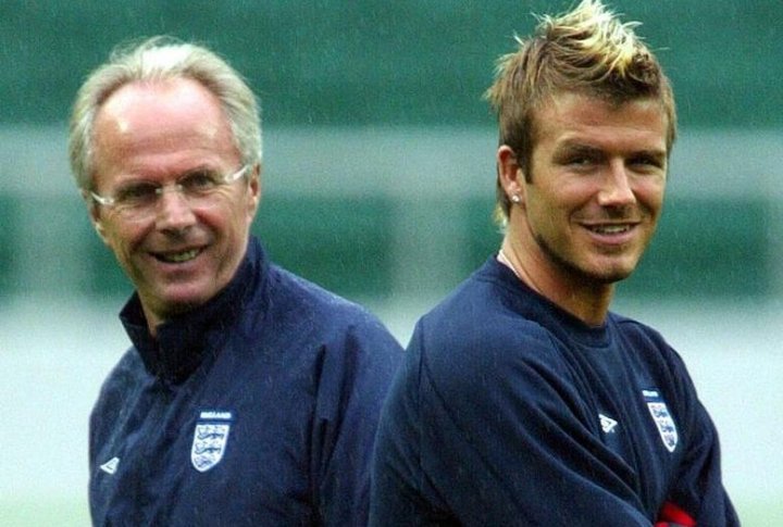England's manager Sven-Goran Eriksson (L) smiles at captain David Beckham. ©REUTERS