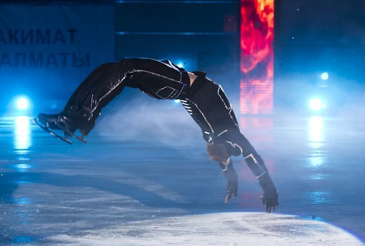 Ice acrobat Sergey Yakimenko. Photo by Vladimir Dmitriyev©