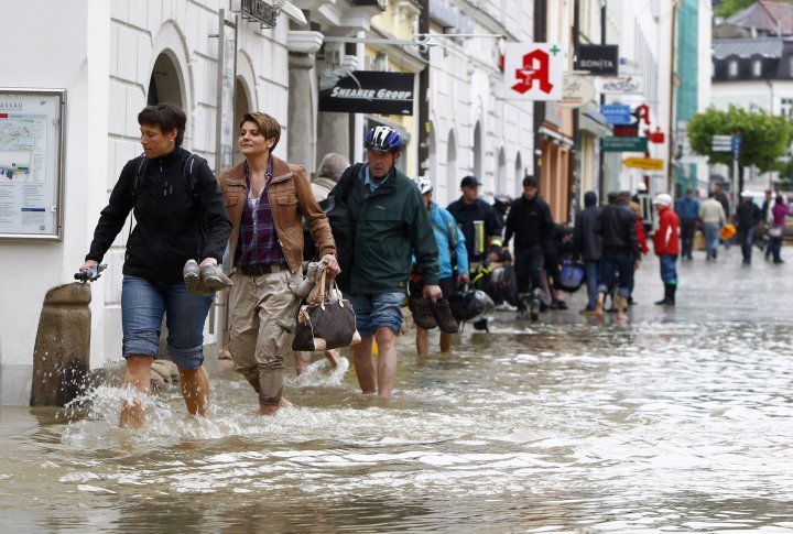 People walk through the flooded centre of the Bavarian town of Passau. ©REUTERS