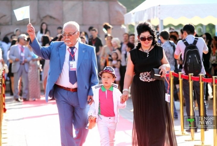 USSR and Kazakhstan Honored artist Assanali Ashimov with wife and daughter. Photo by Aizhan Tugelbayeva©