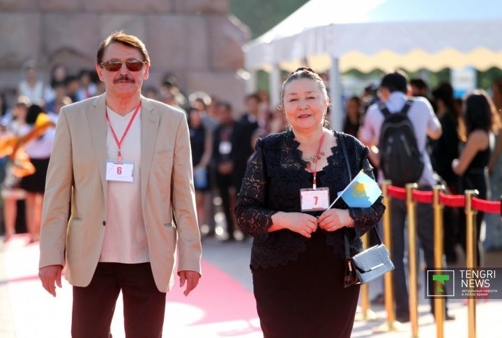 Meruert Utekesheva with husband Kuman Tastanbekov. Photo by Aizhan Tugelbayeva©