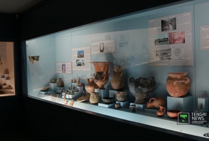 Antiques hall hosts ancient artefacts: clay sculptures, wine vessels, kitchenware. Photo by Vladimir Prokopenko©