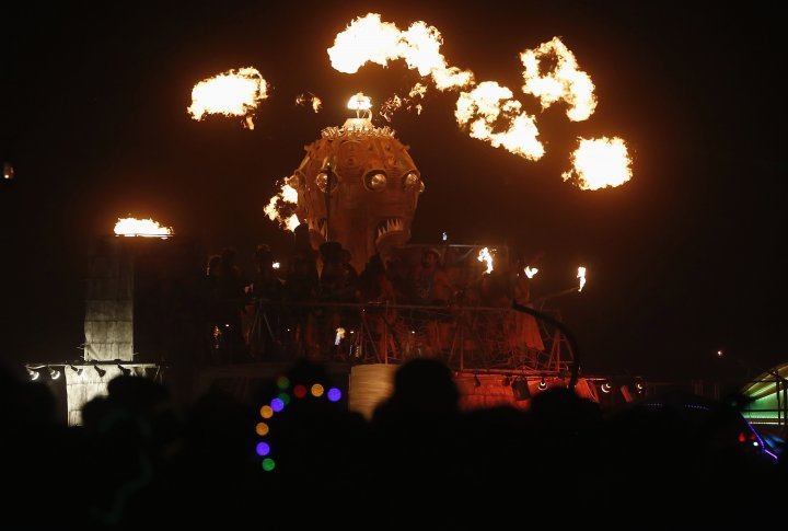 Participants begin to gather for the burning of the Man.  ©REUTERS