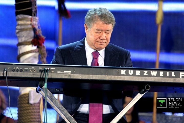 Akhmetzhan Yessimov played piano. Photo by Aizhan Tugelbayeva©