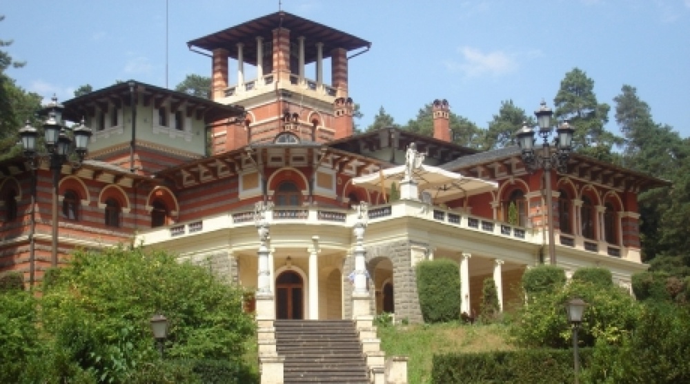 Likani palace. Photo courtesy of dic.academic.ru