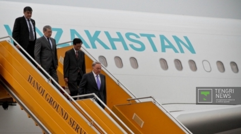 Nursultan Nazarbayev arrived in Hanoi