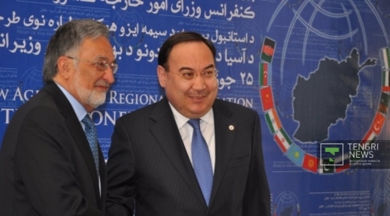 Yerzhan Kazykhanov (R) and Afghanistan Foreign Minister Zalmai Rassoul (L). Photo by  Maksim Popov©
