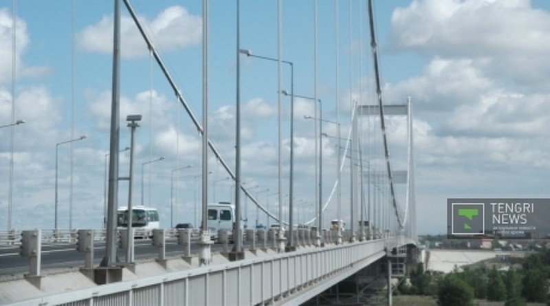 Suspesion bridge across the river Irtysh. ©Tengrinews.kz