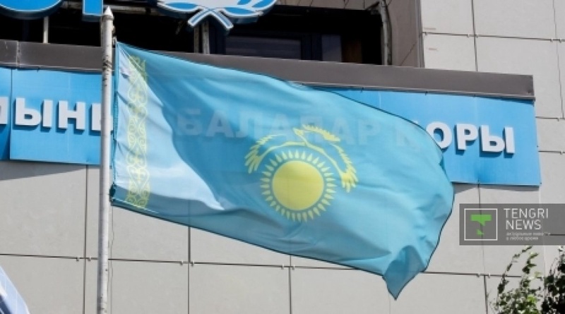 Kazakhstan flag next to UNICEF office. Photo by Danial Okassov©