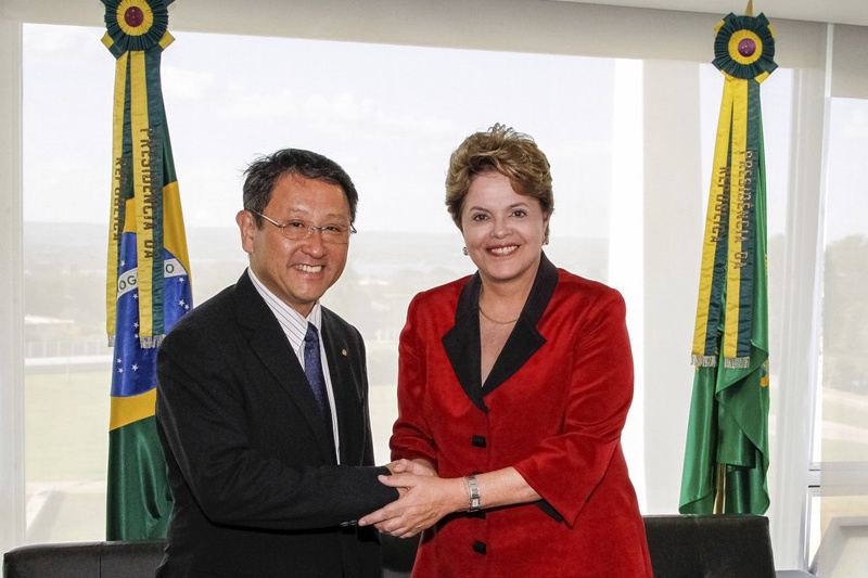 Toyota Motor Corp President Akio Toyoda and Brazil's President Dilma Rousseff. ©REUTERS