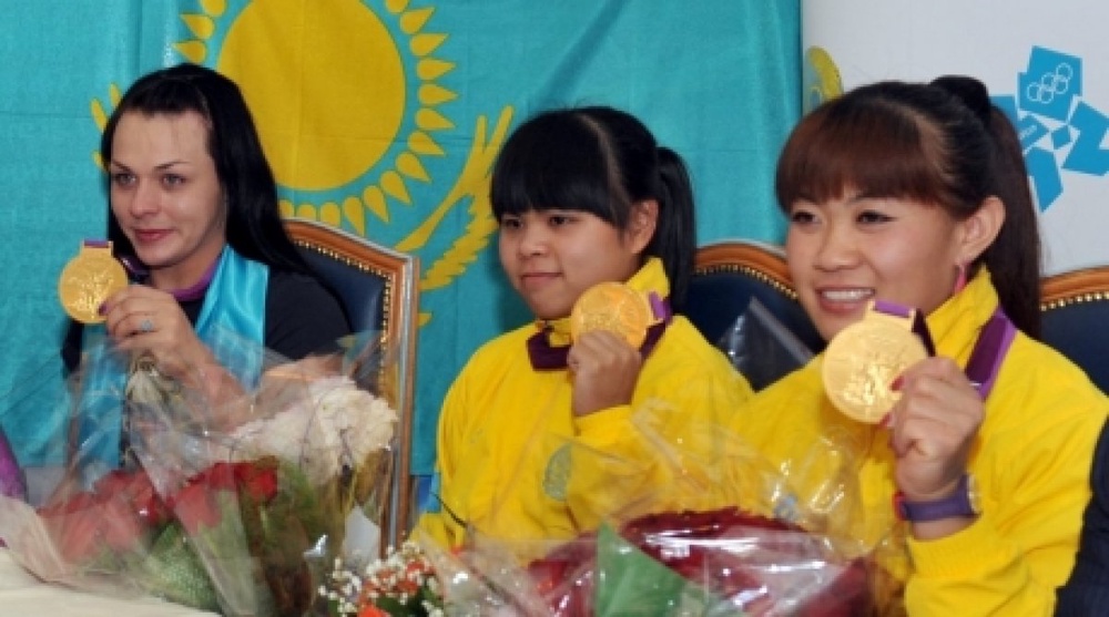 Olympic champions Svetlana Podobedova, Zulfiya Chinshanlo and Maya Maneza. ©Al-Farabi Kazakh State University's press-service