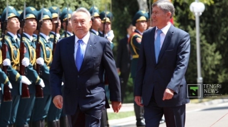 Kazakhstan's Nursultan Nazarbayev (L) and Almazbek Atambayev of Kyrgyzstan. ©Dmitriy Khegai