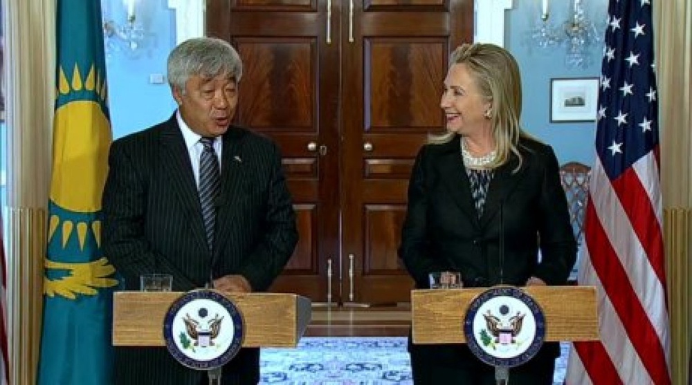 Yerlan Idrissov and Hillary Clinton. Photo courtesy of Silkroadnewsline.com