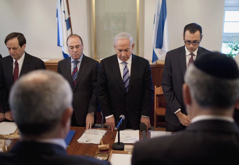 Israel's Prime Minister Benjamin Netanyahu (2nd R) and members of his cabinet. ©REUTERS