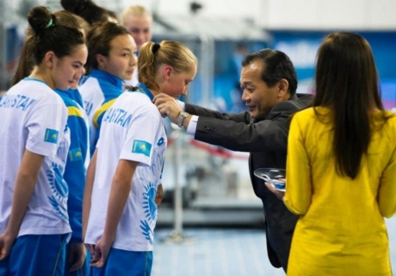 Judge is awarding Kazakhstan synchronized swimmers at Asian Swimming Championship.  Photo courtesy of asiaswimmingfederation.org