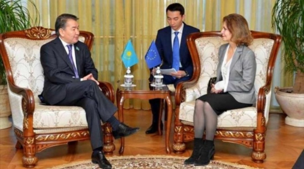 Chairman of Kazakhstan Senate Kairat Mami and head of EU delegation toKazakhstan, Ambassador Aurélia Bouchez. ©parlam.kz