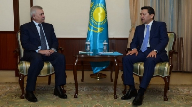 Kazakhstan Prime-Minister Serik Akhmetov met with President of LUKOIL Vagit Alekperov. ©primeminister.kz
