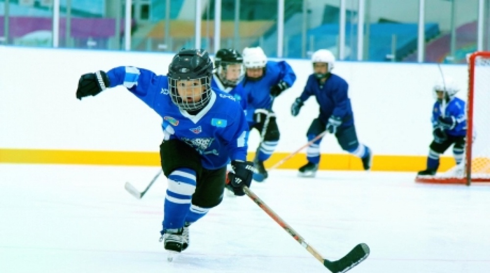 Eight-year-old hokkey players of <i>Barys</i> in Belarus. ©Astana Department of Tourism and Sport