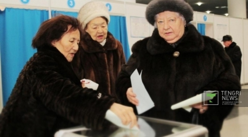 Kazakhstan voters casting ballots. Photo by Danial Okassov©