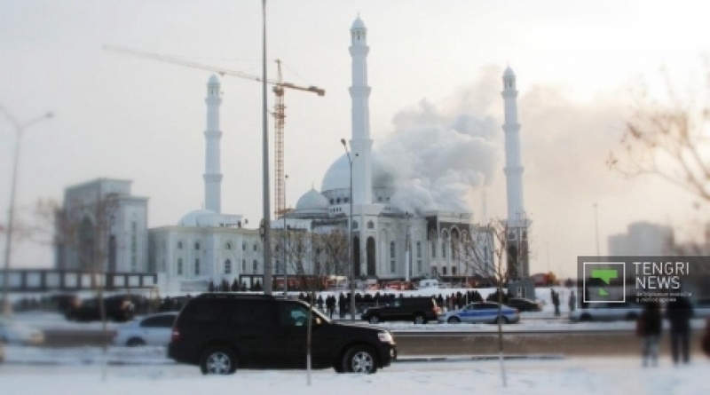 Fire in Khazret Sultan mosque. Photo by Danial Okassov©