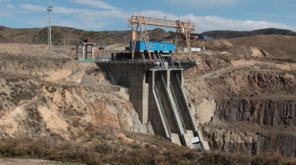 Dam at Moinak hydro-electric power station. Photo © Dmitri Khegai