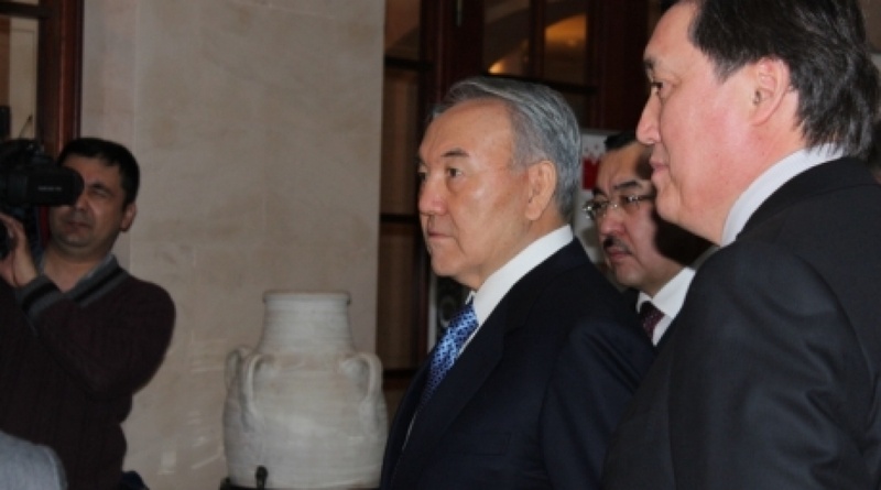 Nursultan Nazarbayev with head of Kazakhstan Temir Zholy Askar Mamin. Photo by Renat Tashkinbayev©