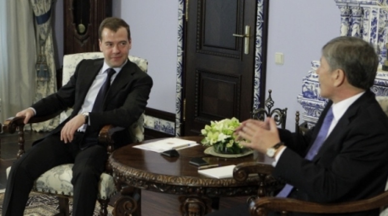 Russia President Dmitry Medvedev talking to President of Kyrgyzstan Almazbek Atambayev. ©RIA Novosti