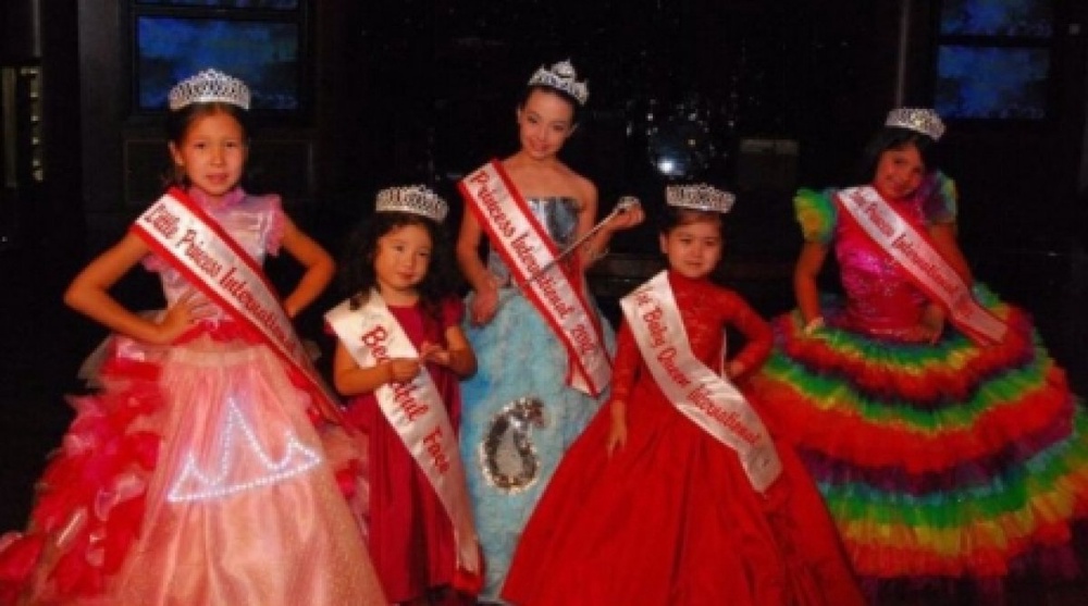 8-y.o. Alua Kargabayeva from Almaty (first left) became second at Little Princess international-2012 beauty pageant. Photo courtesy of the pageant's organizers 
