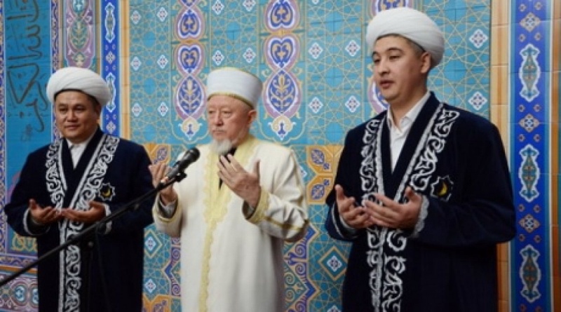 Kulmukhammad Makhanbet, Sheikh Absattar hadji Derbissali and new chief Imam Yesmagambet Nurbek. Photo courtesy of azan.kz