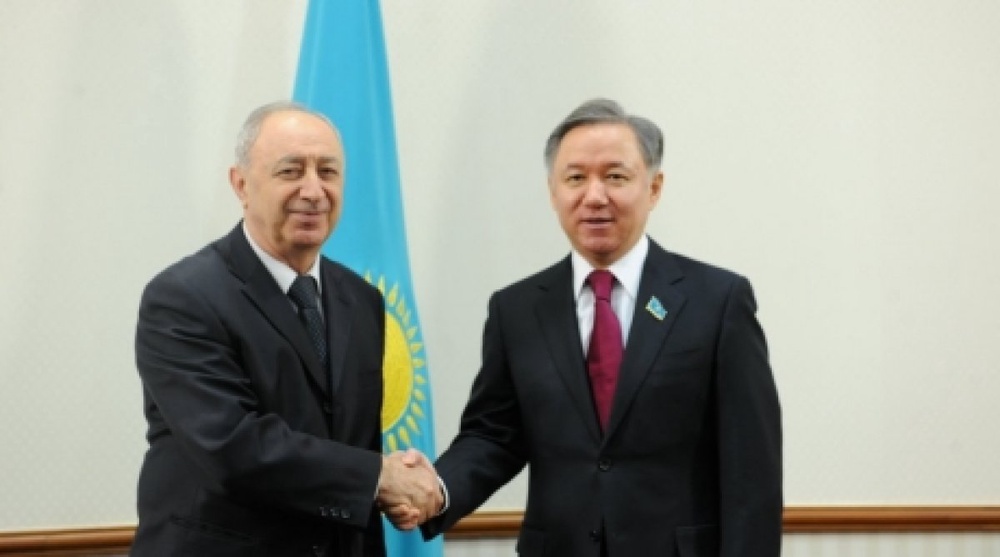 Ambassador of Armenia to Kazakhstan Vassiliy Kazaryan (L) and Majilis speaker Nurlan Nigmatulin (R). Photo courtesy of press-service of Kazakhstan Majilis