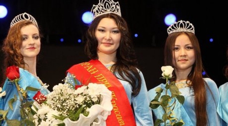 The winner of the pageant (C). Photo courtesy of lada.kz