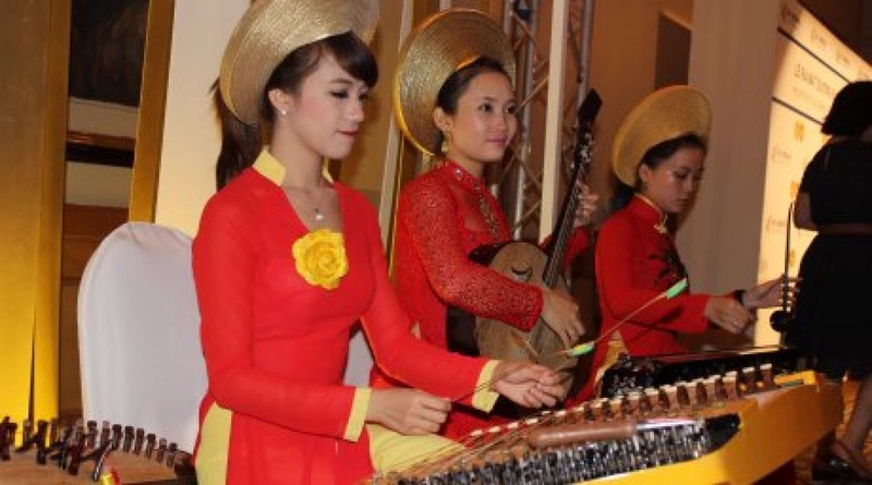 Vietnamese artists at the event timed to the launch of new Air Astana's flight. Photo by Roza Yessenkulova©
